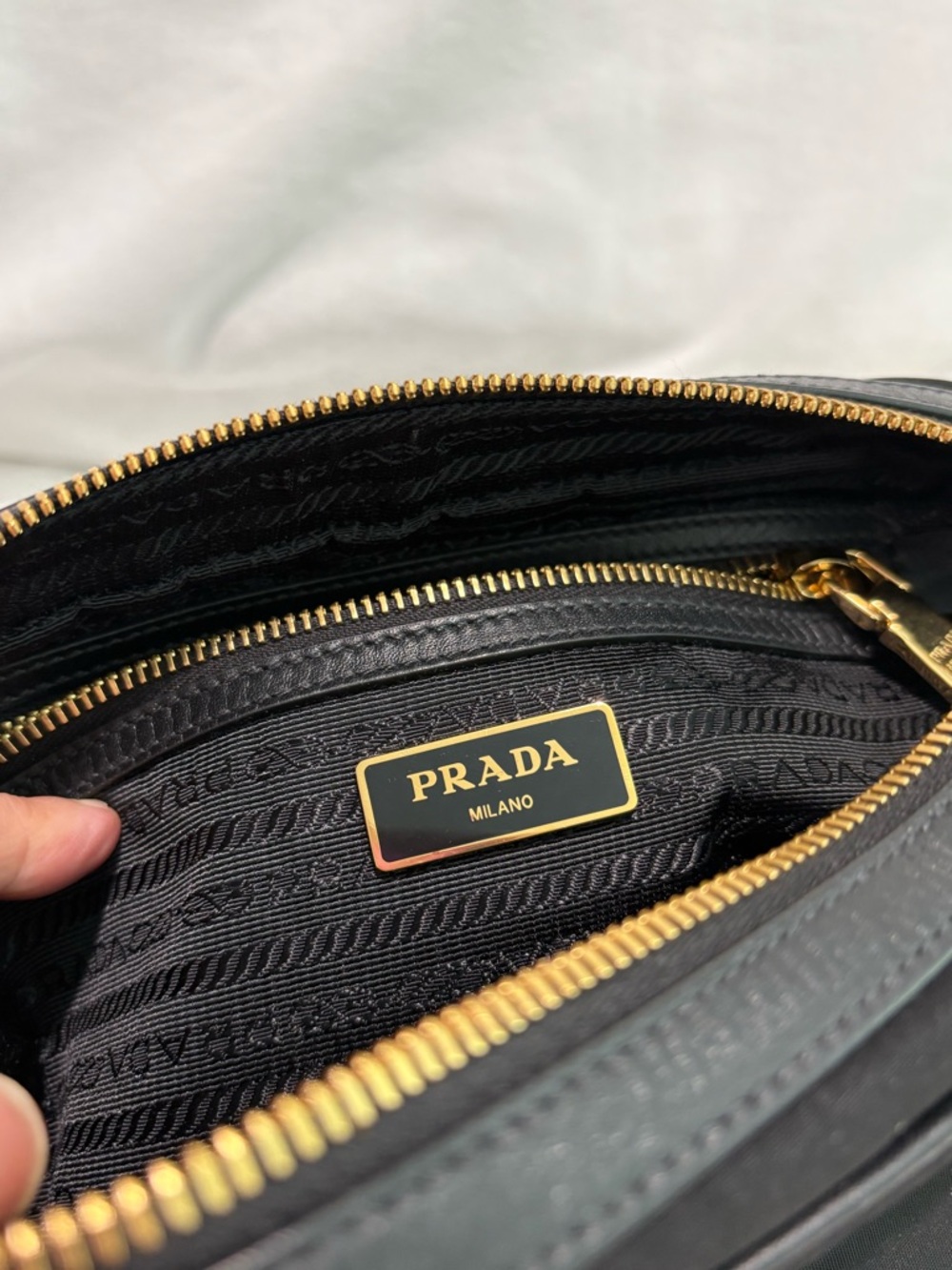 Authentic Prada black crossbody camera bag with cards - Picture 6 of 13